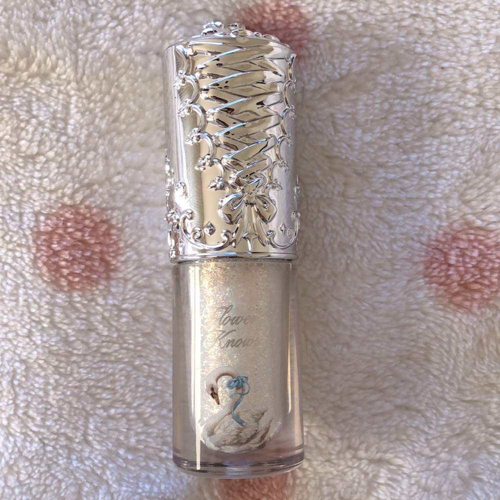 NWOB Flower Knows Liquid Eyeshadow, 04 Perfect Blossom 👀🩰🦢✨
